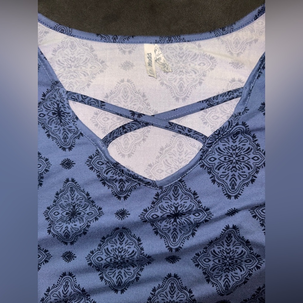 mudd. cross front bodycon dress. 3/4 sleeve.